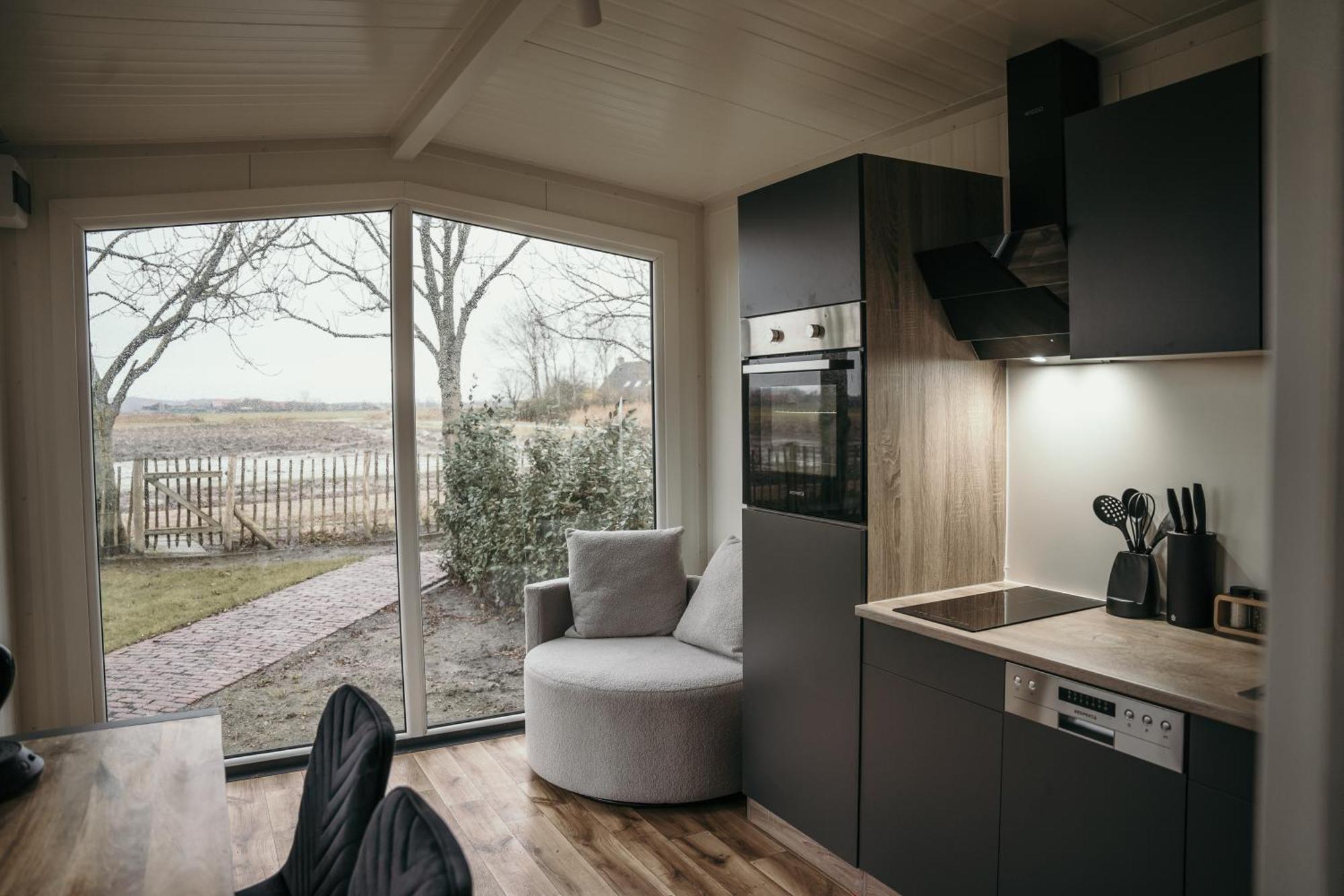 Luxe Tiny House Incl Jacuzzi En Strandhuisje In Zomerseizoen Meliskerke Exterior foto