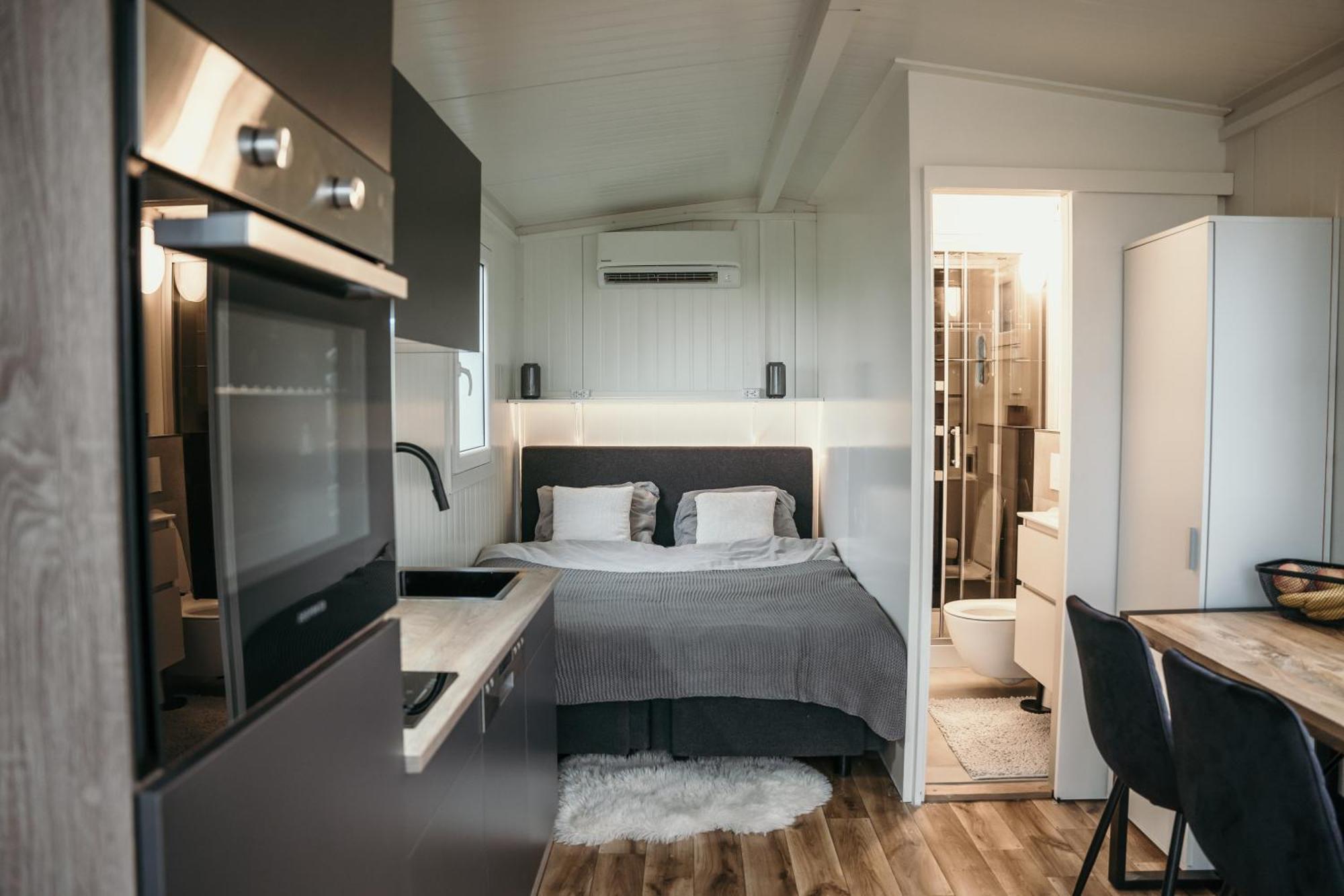 Luxe Tiny House Incl Jacuzzi En Strandhuisje In Zomerseizoen Meliskerke Exterior foto